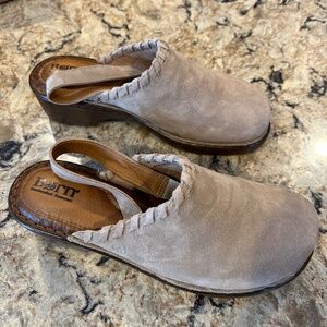 BORN SUEDE CLOGS